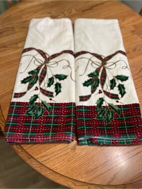 Lenox Holiday Holly Plaid Bath Towels - White and Green set of 2